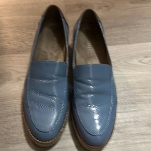 PATENT LEATHER LOAFERS WITH LUG SOLES BY VIONIC - size7